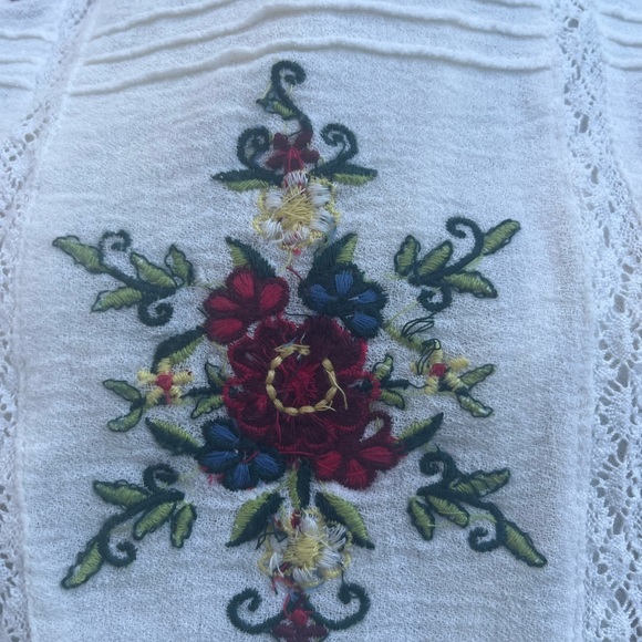 Rare**Free People boho embroidered Top! Super cute! - Picture 2 of 7